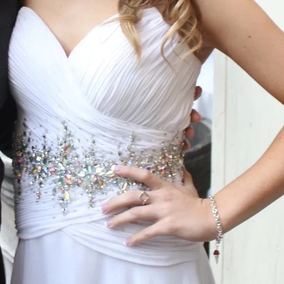Tony Bowls Dresses | Tony Bowls White Formal Gown | Color: White | Size: 6 | Eymardve's Closet